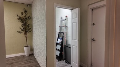 17035 N 67th Ave, Glendale, AZ for lease Interior Photo- Image 1 of 16