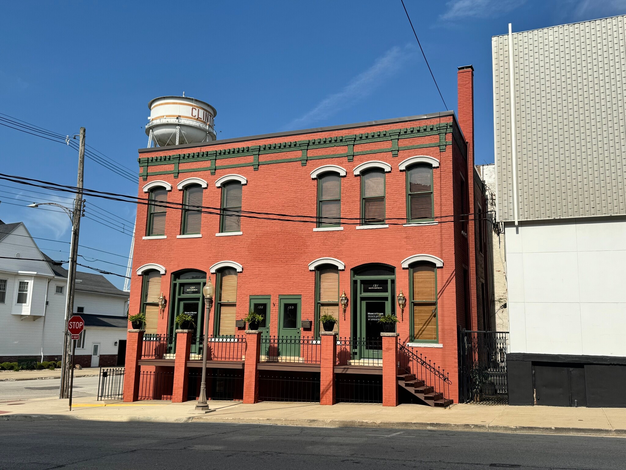121 S Center St, Clinton, IL for sale Primary Photo- Image 1 of 25