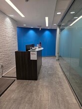 10681 Gulf Blvd, Treasure Island, FL for lease Interior Photo- Image 2 of 12