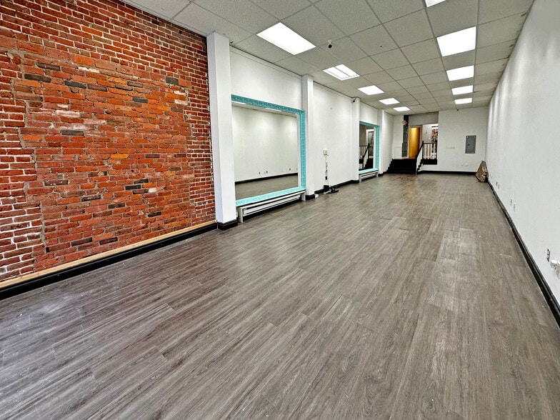 432-434 W Hastings St, Vancouver, BC for lease - Building Photo - Image 3 of 6
