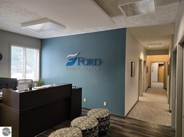 920 S Garfield Ave, Traverse City, MI à vendre - Photo intérieure - Image 2 de 6