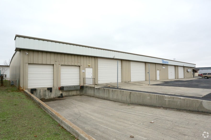 4820 Commercial Dr, Huntsville, AL for sale - Building Photo - Image 2 of 27