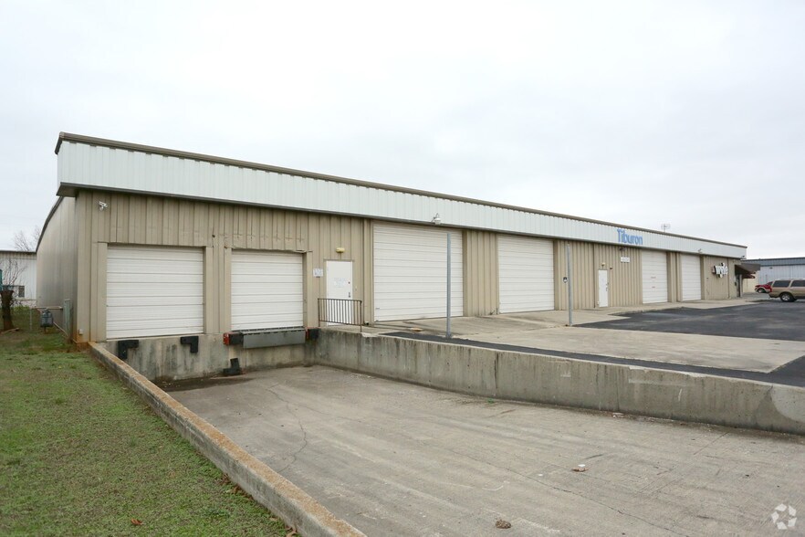 4820 Commercial Dr, Huntsville, AL à vendre - Photo du bâtiment - Image 2 de 27