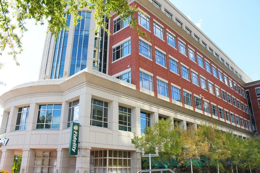 40 W Broad St, Greenville, SC à louer - Photo du bâtiment - Image 2 de 3