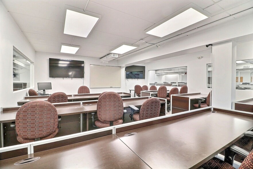 2080 Rue Sainte-Hélène, Longueuil, QC à louer - Photo intérieure - Image 3 de 9