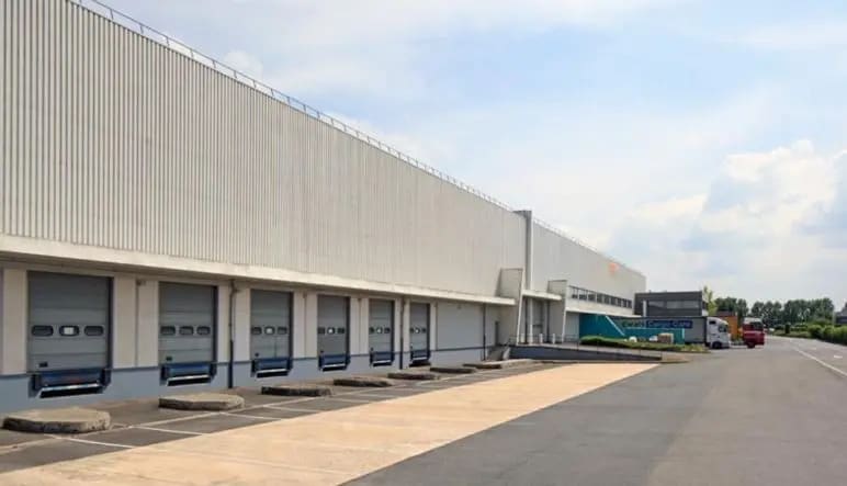 Industrial in Compans for lease - Building Photo - Image 2 of 9