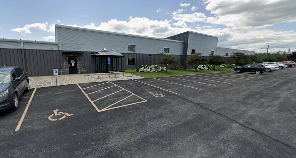 1851 S Alverno Rd, Manitowoc, WI for sale - Building Photo - Image 1 of 4