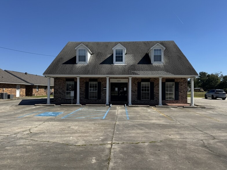 2020 S Burnside Ave, Gonzales, LA for lease - Building Photo - Image 1 of 19
