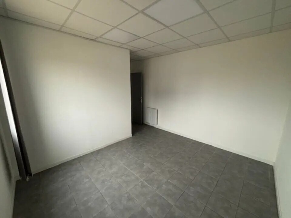 Retail in Fos-sur-Mer for lease Building Photo- Image 1 of 6