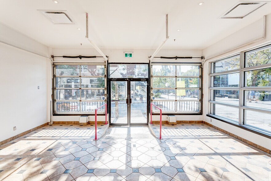 1351 Rue Sainte-Catherine E, Montréal, QC for sale - Interior Photo - Image 2 of 10