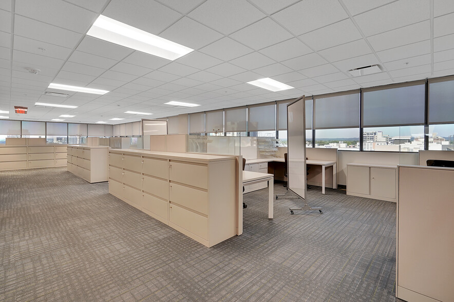 515 W Market St, Louisville, KY for lease - Interior Photo - Image 2 of 21