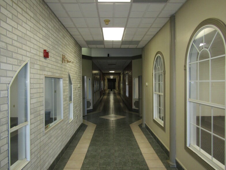 131 W Main St, New Iberia, LA for lease - Interior Photo - Image 3 of 14