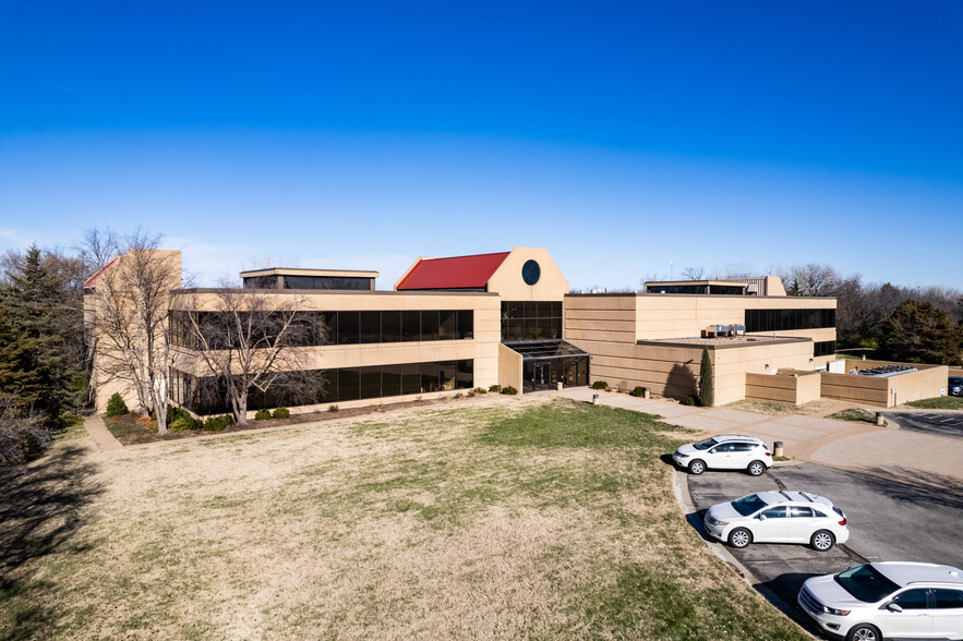 5000 E 29th St, Wichita, KS for lease - Building Photo - Image 1 of 53