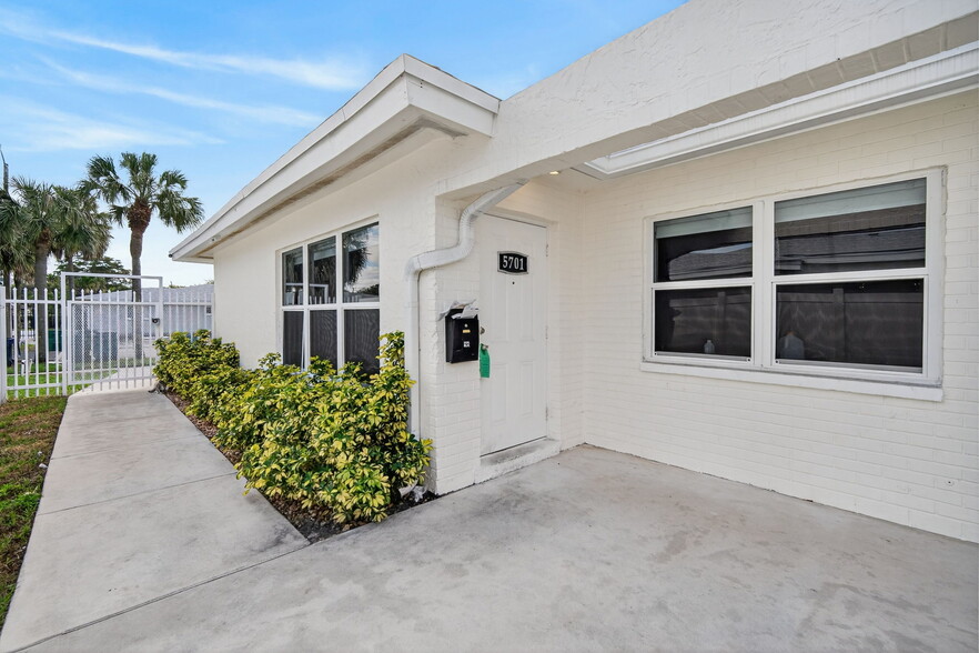 Lauderhill Triplex Portfolio portfolio of 4 properties for sale on LoopNet.ca - Building Photo - Image 3 of 29