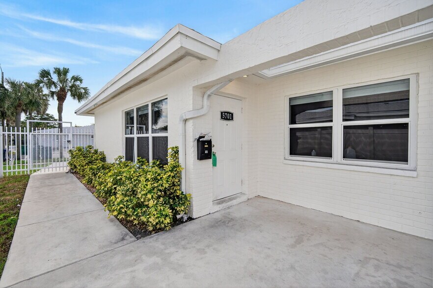 Lauderhill Triplex Portfolio portefeuille de 4 propriétés à vendre sur LoopNet.ca - Photo du bâtiment - Image 3 de 29