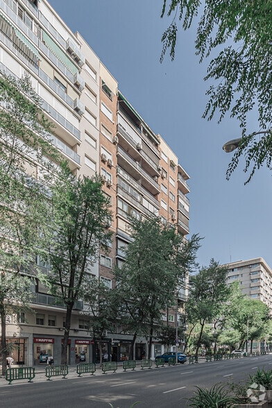 Calle del Poeta Joan Maragall, 15, Madrid, Madrid à louer - Photo du bâtiment - Image 2 de 2