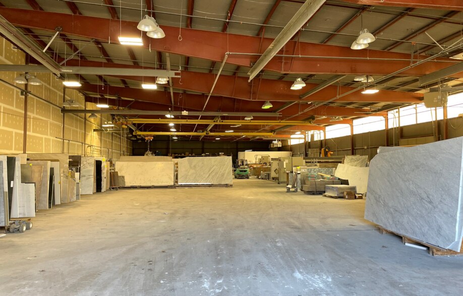 1261 Meriden Rd, Waterbury, CT for lease - Interior Photo - Image 2 of 3