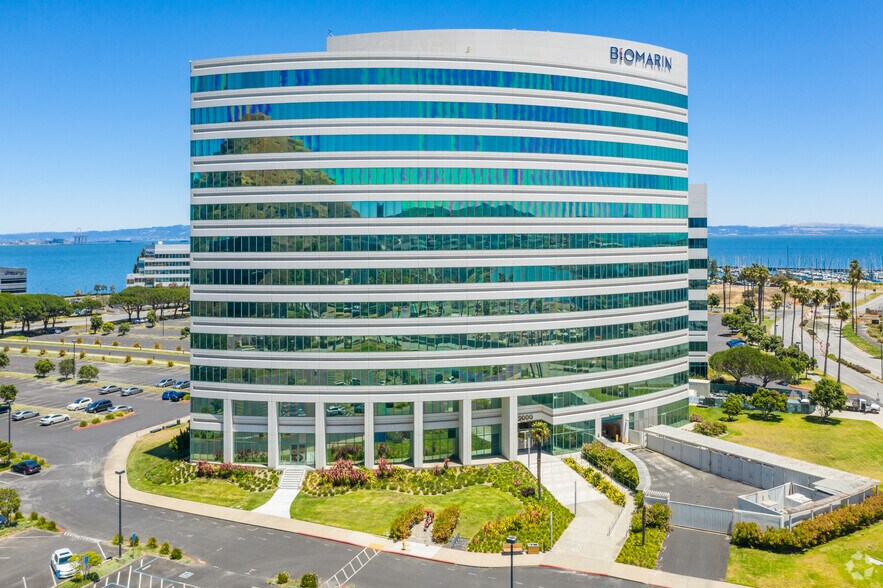 2000 Sierra Point Pky, Brisbane, CA à louer - Photo du bâtiment - Image 2 de 8