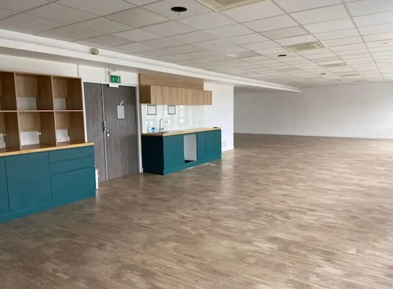 Office in Boulogne-Billancourt for lease - Building Photo - Image 1 of 9