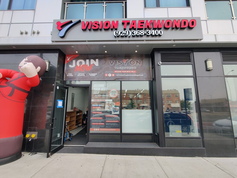 6298 Woodhaven Blvd, Rego Park, NY à vendre - Photo du b timent - Image 3 de 3