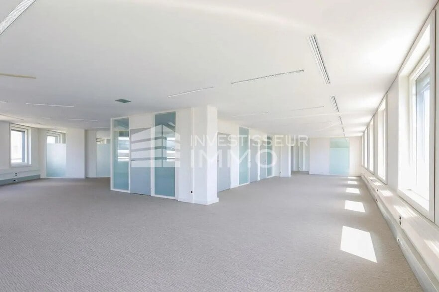 Office in Puteaux for sale - Interior Photo - Image 1 of 2