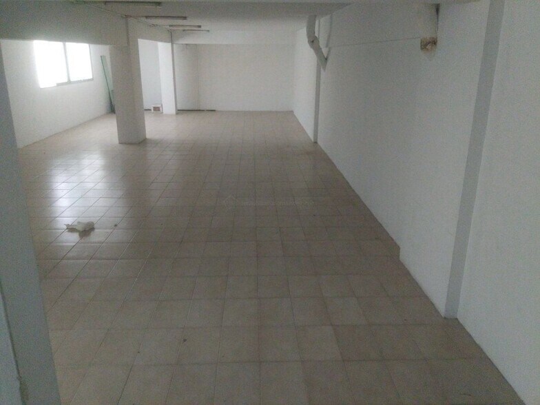 Commerce de détail dans Cáceres, Cáceres à louer - Photo du bâtiment - Image 3 de 7