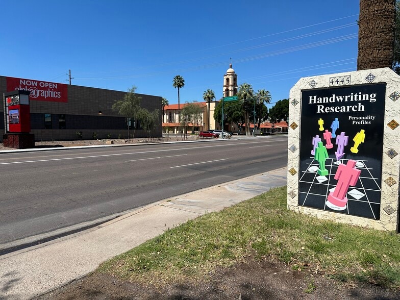 4445 N 24th St, Phoenix, AZ for sale - Building Photo - Image 3 of 18