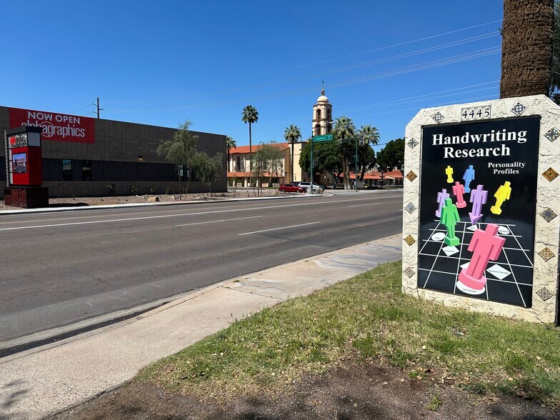 4445 N 24th St, Phoenix, AZ à vendre - Photo du bâtiment - Image 3 de 18