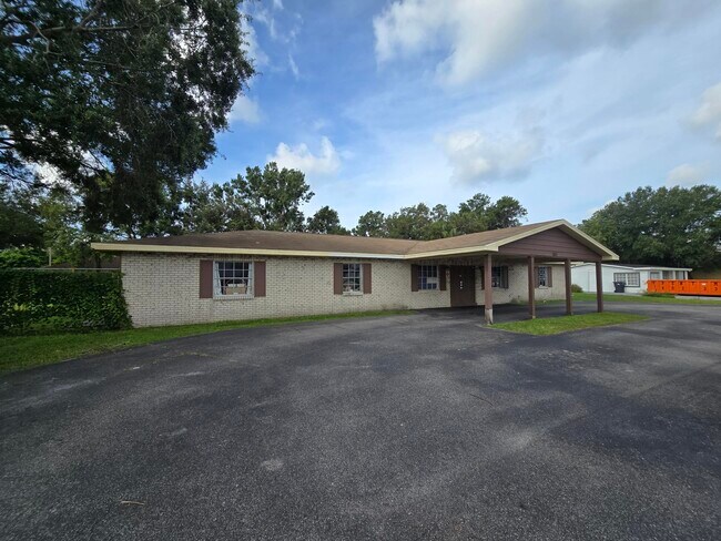 Plus de détails pour 8810 W Norfolk St, Tampa, FL - Spécialité à vendre