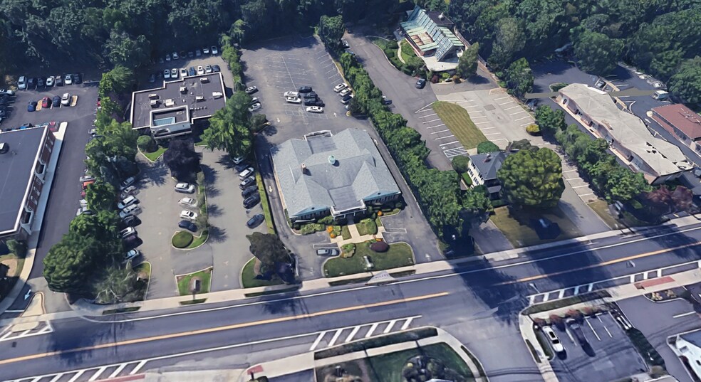 164 E Main St, Huntington, NY à louer - Photo du bâtiment - Image 3 de 7