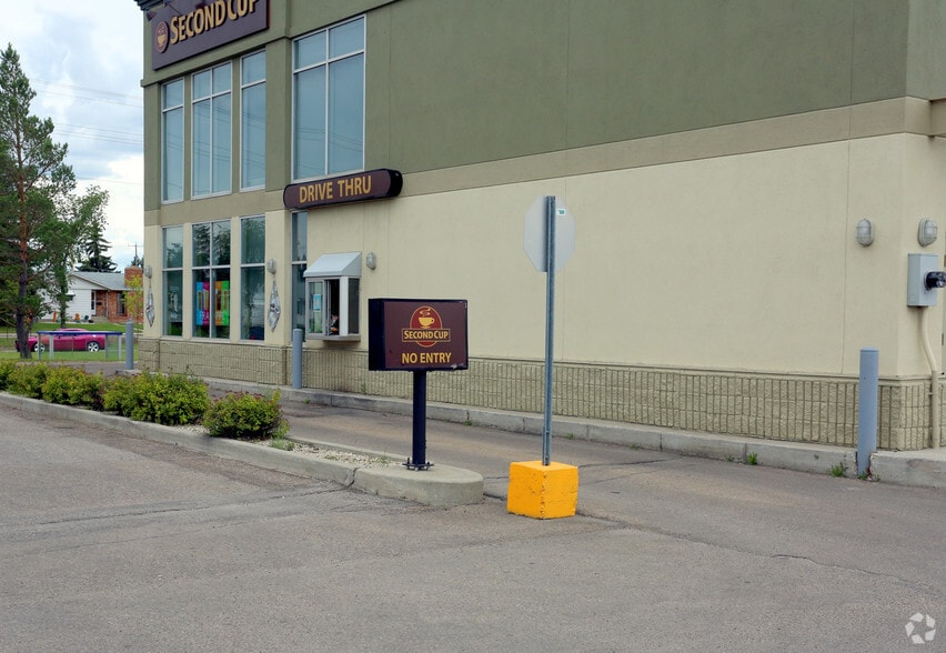 12204 137th Ave NW, Edmonton, AB for sale - Building Photo - Image 3 of 15