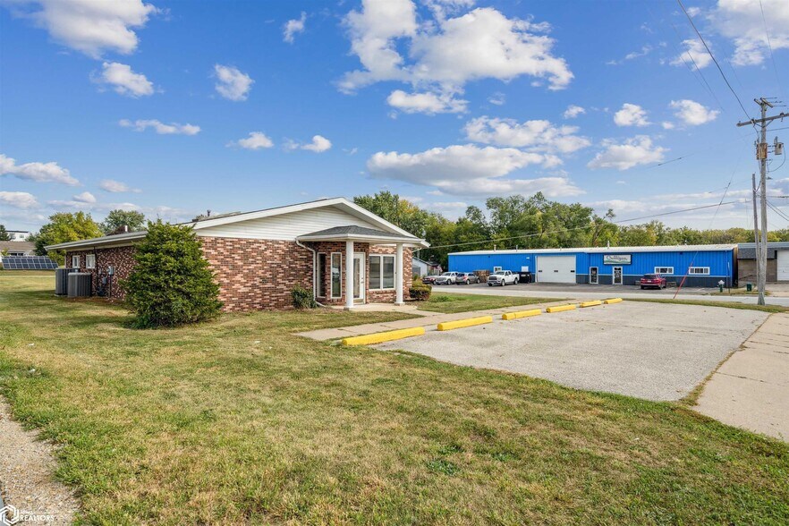3031 Flint Hills Dr, Burlington, IA à vendre - Photo du bâtiment - Image 2 de 26
