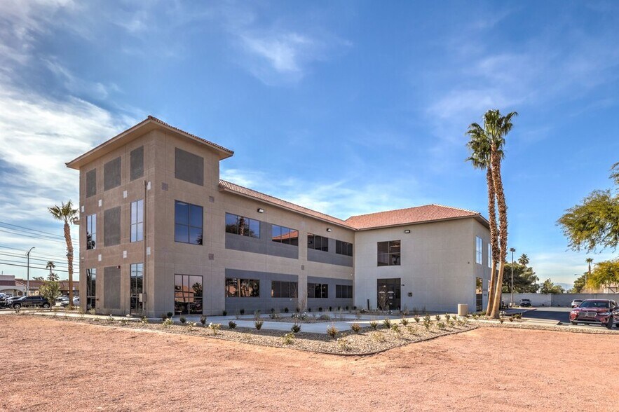 1776 E Warm Springs Rd, Las Vegas, NV à louer - Photo du bâtiment - Image 1 de 20