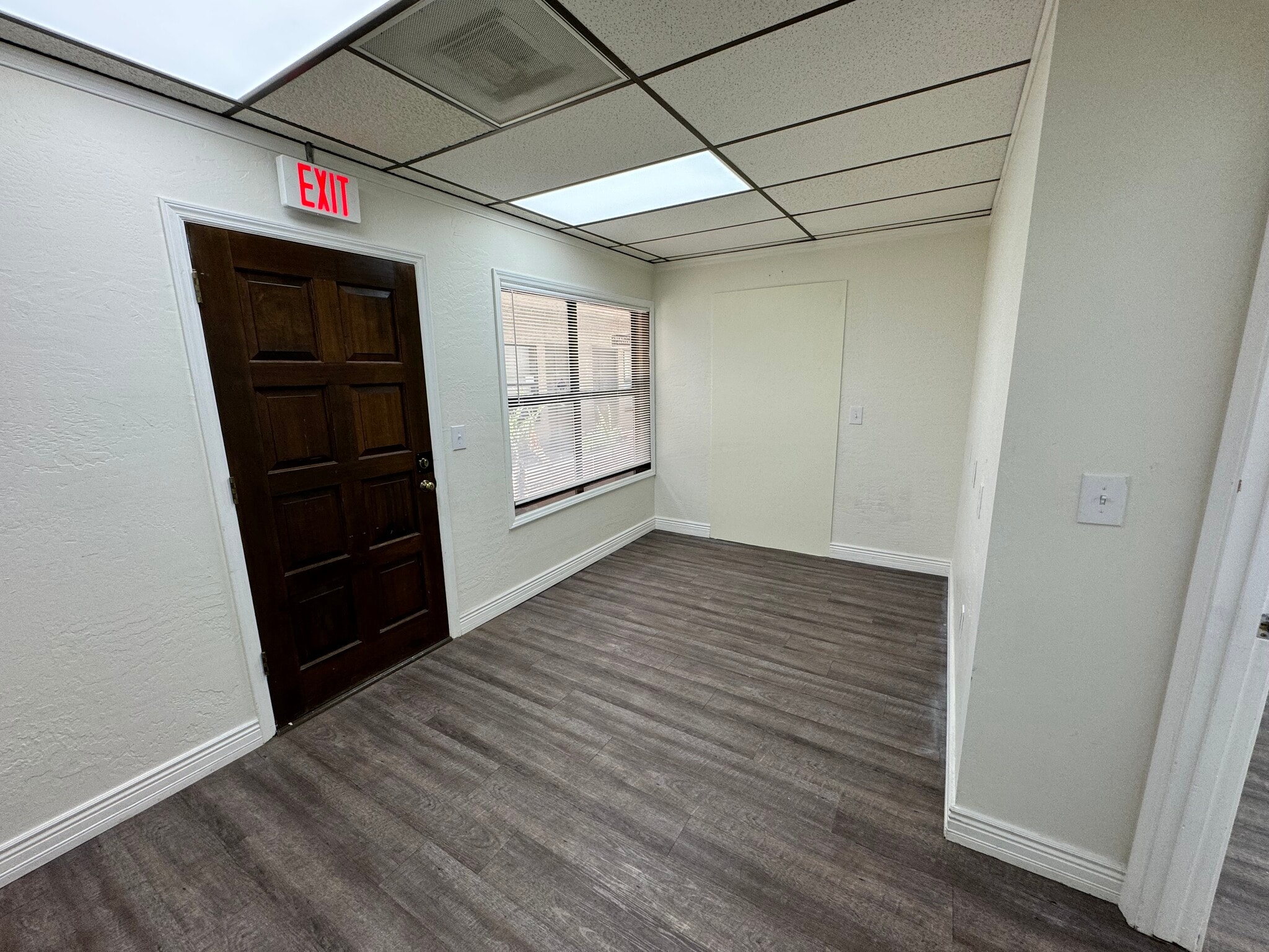 1050 E University Dr, Mesa, AZ à louer Photo intérieure- Image 1 de 8