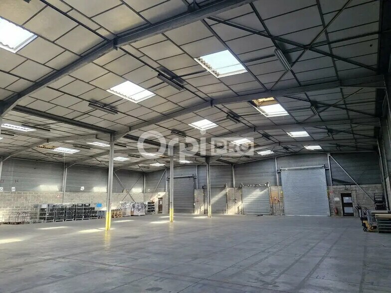 Bureau dans Vaulx-en-Velin à louer - Photo intérieure - Image 1 de 9