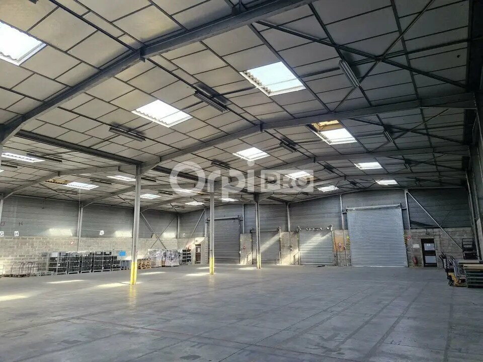 Office in Vaulx-en-Velin for lease Interior Photo- Image 1 of 10