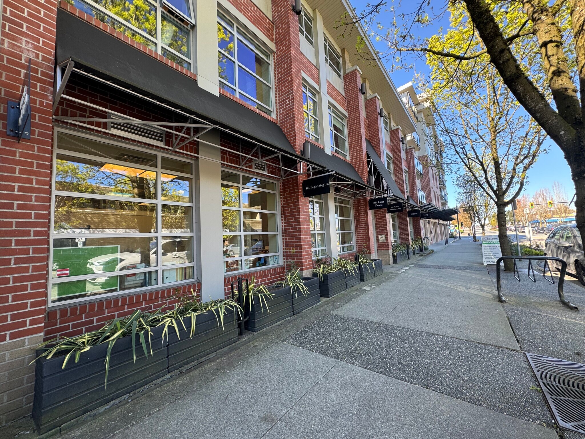 22320 Lougheed Hwy, Maple Ridge, BC for lease Interior Photo- Image 1 of 11