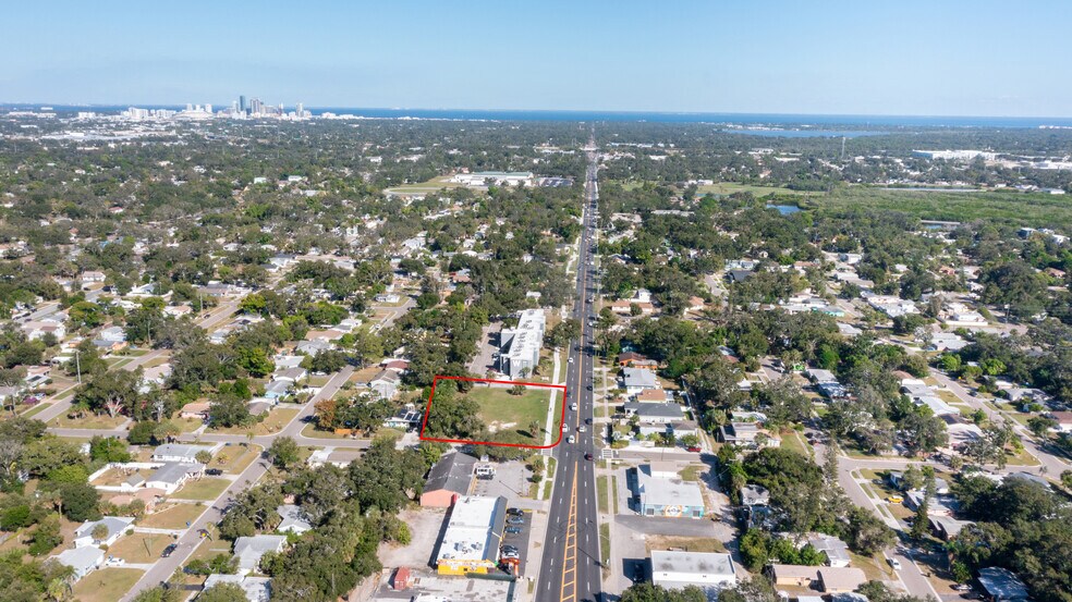 4689 22nd Ave S, Saint Petersburg, FL à vendre - Photo du bâtiment - Image 3 de 9