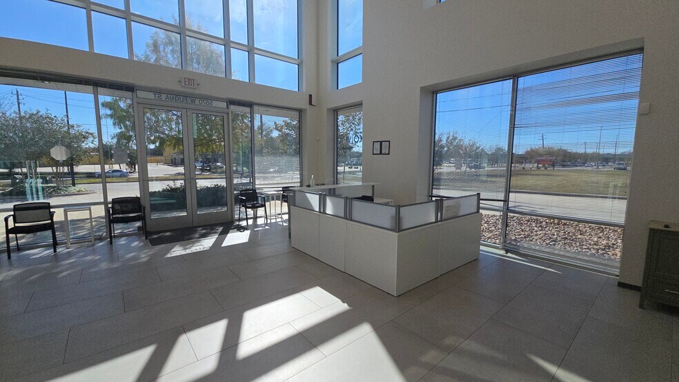 5870 W Fuqua St, Houston, TX à louer - Photo du bâtiment - Image 2 de 19
