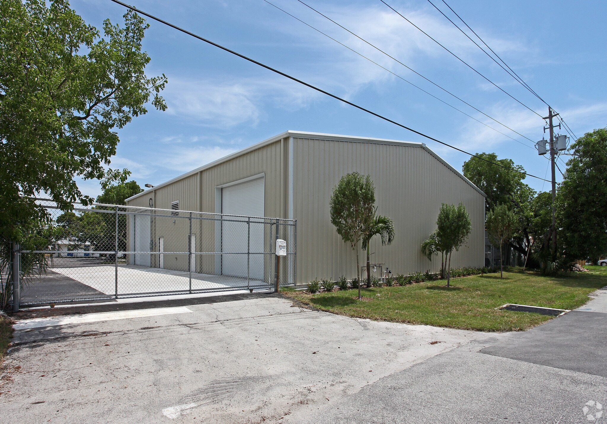 815 NW 57th Ct, Fort Lauderdale, FL à louer Photo principale- Image 1 de 3