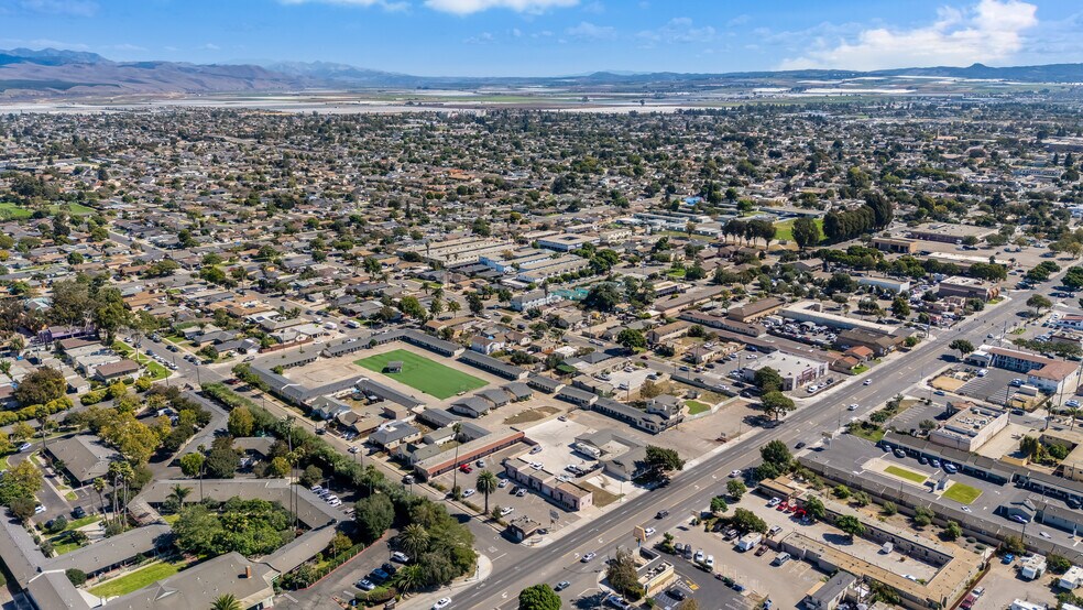 1330 N Broadway, Santa Maria, CA à vendre - Photo du bâtiment - Image 3 de 5