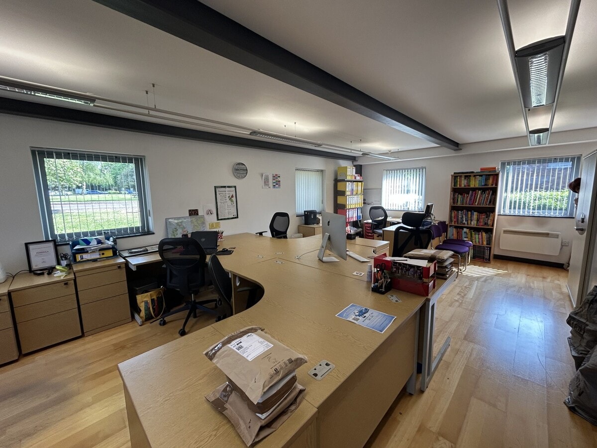 Pine Ct, Swindon, WIL SN2 8AD - Unité 1 -  - Photo intérieure - Image 1 of 4