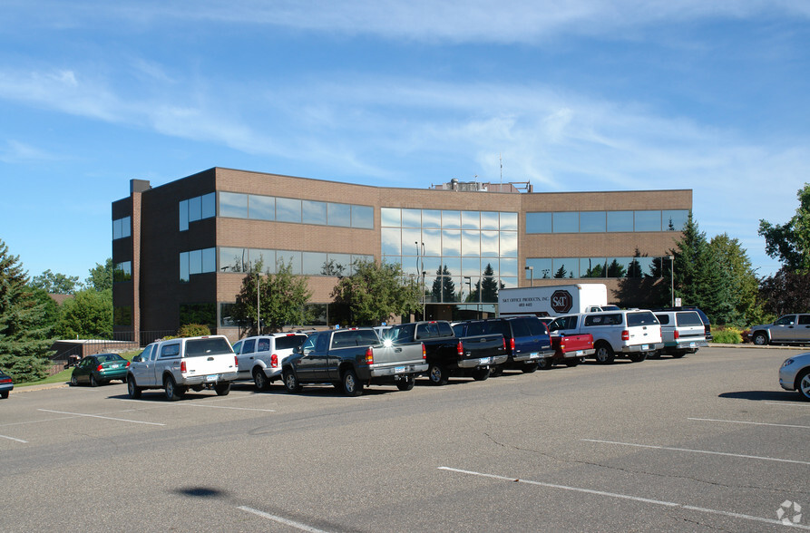 7200 N Hemlock Ln, Maple Grove, MN for lease - Primary Photo - Image 1 of 20