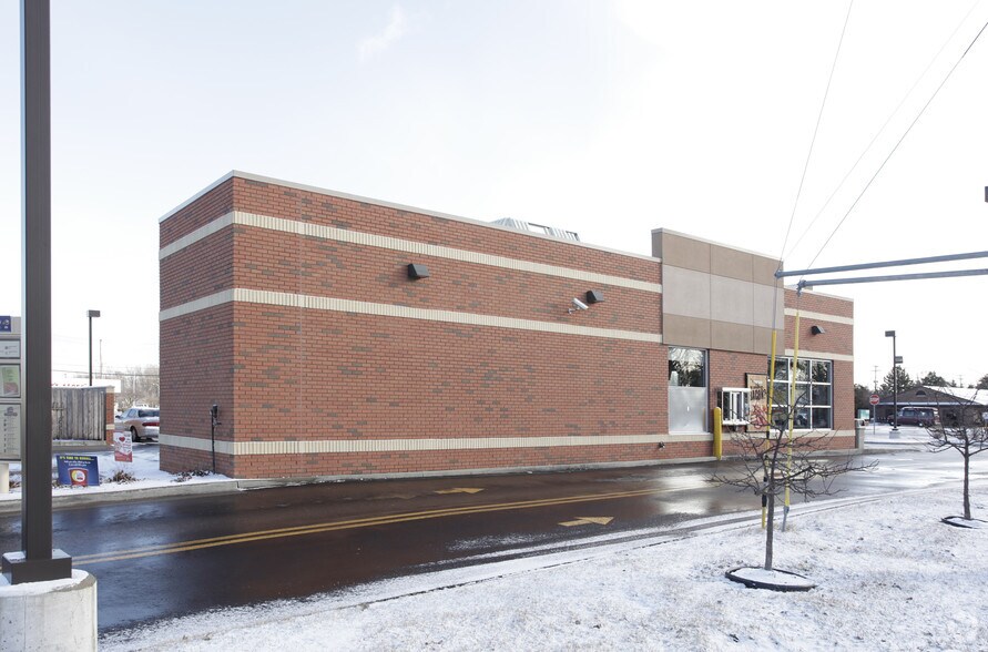 16815 Middlebelt Rd, Livonia, MI à vendre - Photo du bâtiment - Image 2 de 2