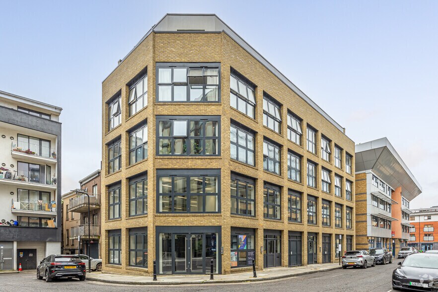 Project Harp portefeuille de 5 propriétés à vendre sur LoopNet.ca - Photo du bâtiment - Image 2 de 4