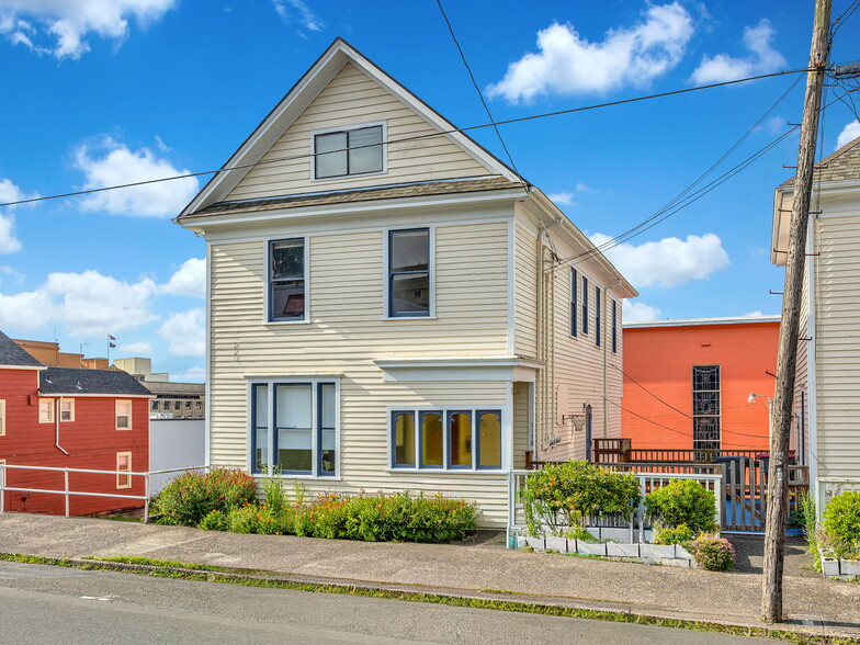 1178 Franklin Ave, Astoria, OR à vendre - Photo du bâtiment - Image 3 de 45