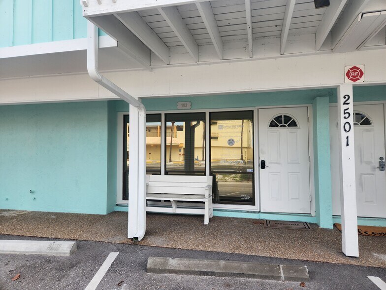 2501 Gulf Dr N, Bradenton Beach, Bradenton Beach, FL à vendre - Photo du bâtiment - Image 2 de 7