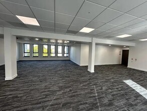 35-37 Rue Louis Guérin, Villeurbanne for lease Interior Photo- Image 1 of 2