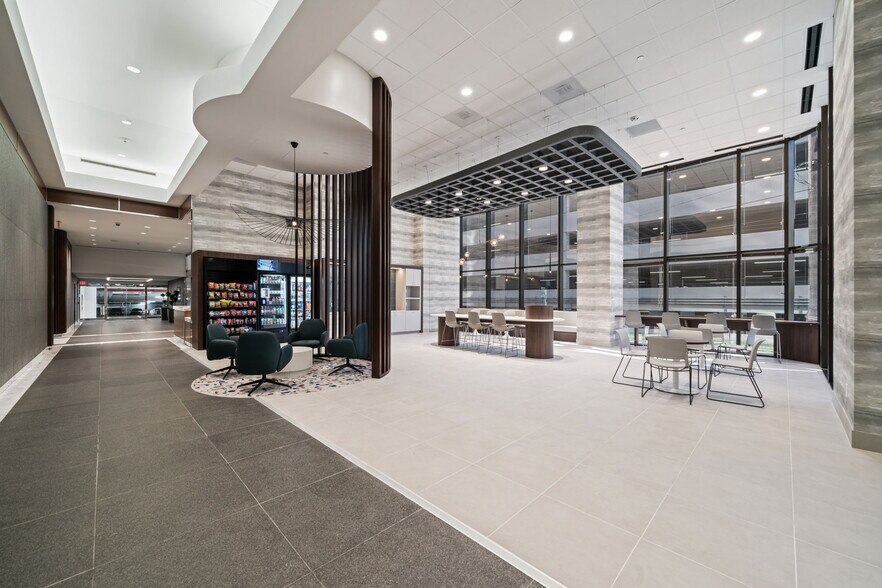 3555 Timmons Ln, Houston, TX à louer - Photo intérieure - Image 3 de 12