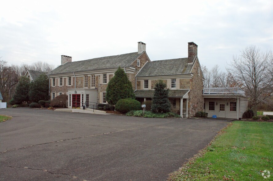 552 Washington Crossing Rd, Newtown, PA à vendre - Photo principale - Image 1 de 4